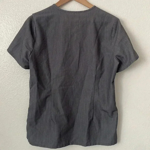 Figs M Catarina One-Pocket Scrub Top in Graphite Gray - Picture 8 of 9